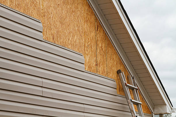 Professional Fiber Cement Siding technician working in Glenmont, MD
